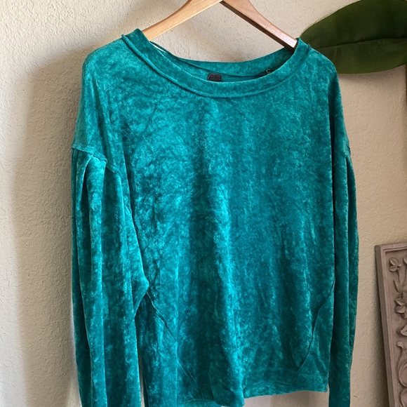 Limited time 💫 WE THE FREE - Turquoise Oversized Top - Picture 2 of 8